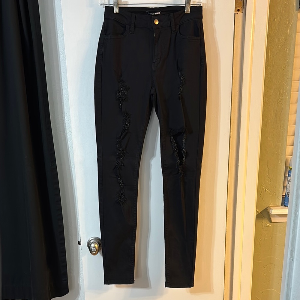 Fashion Nova Black Ripped Skinny Jeans